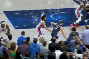 雷火在线 -尼克斯队正式续约米卡尔布里奇斯